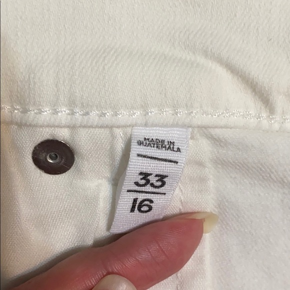 Loft Embroidered White Shorts - Picture 4 of 7